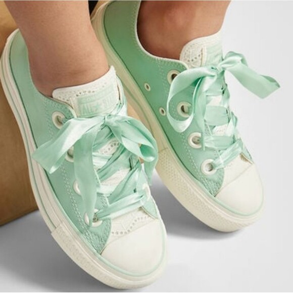 Converse Chuck Taylor Green Satin Sneakers Size 9 NIB - Picture 1 of 10